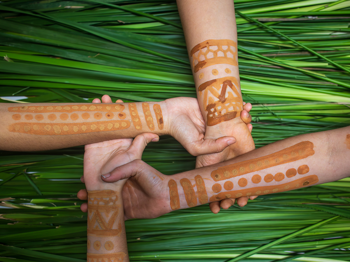 Galbu Geth (Girl Hand), clay body painting over pandanus by Dante Brim, Wypaan Ambrum, Harriet Mills, and Lilly Suli-Brock. 